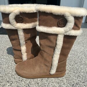 Michael Kors Brown Suede Boots with Cream Fur. Size 8